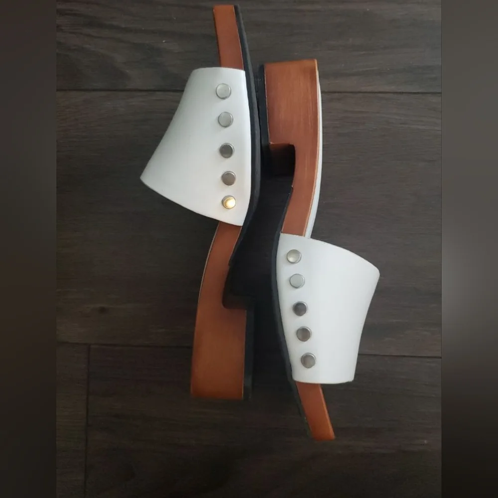 Oak + Fort Wooden Clogs Sandals - Picture 8 of 10